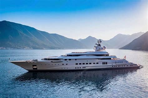 luxury mega-yachts market